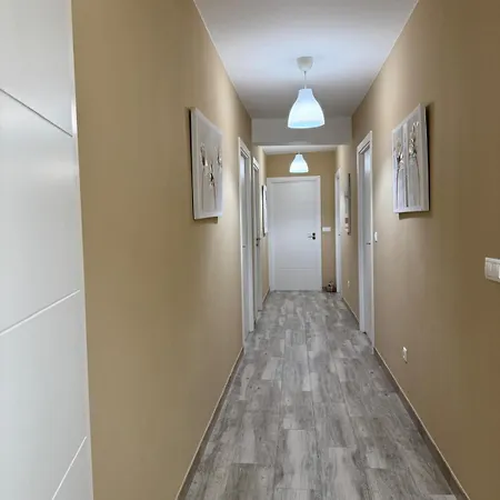 Con Huerta アパート *